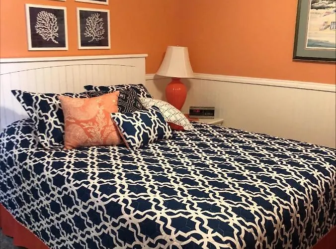 Aparthotel Marylander Condominiums, 90 Steps From The Ocean City