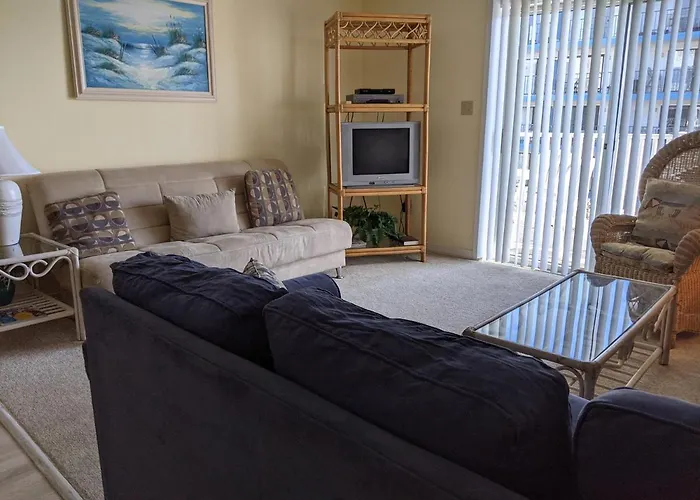 Apartahotel Marylander Condominiums, 90 Steps From The Ocean City