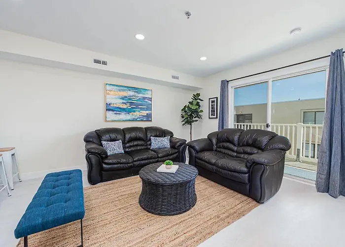 Marylander Condominiums, 90 Steps From The 4*