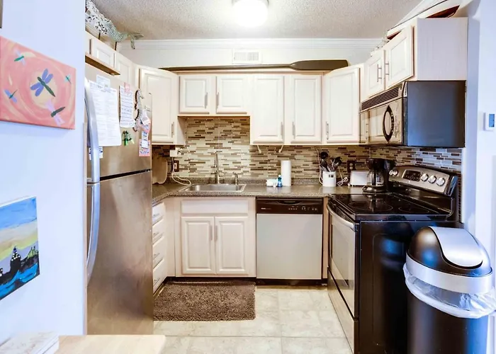 Aparthotel Marylander Condominiums, 90 Steps From The