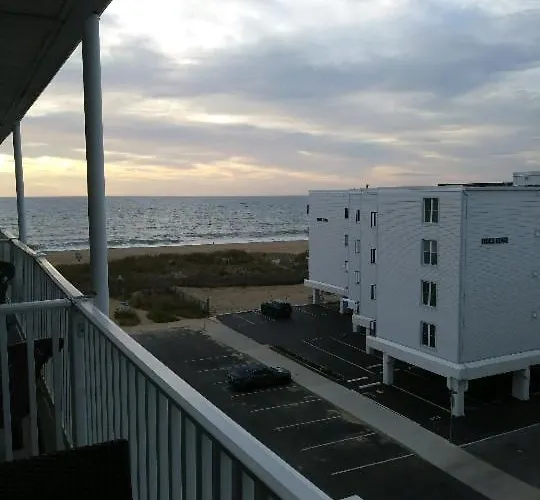 Marylander Condominiums, 90 Steps From The 4*