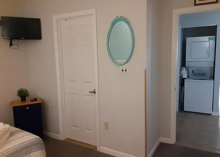 Marylander Condominiums, 90 Steps From The 4*
