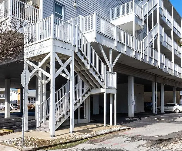 Aparthotel Marylander Condominiums, 90 Steps From The